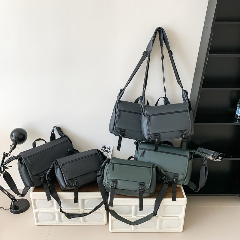 Muška crossbody torba s urbanim minimalističkim stilom, neobičan materijal, otporna na habanje, poliester podstava, jednobojni uzorak, za svakodnevnu upotrebu.