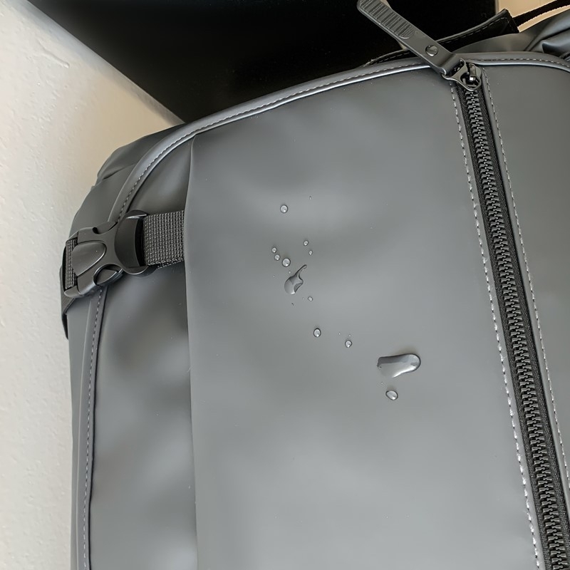 Muška crossbody torba s urbanim minimalističkim stilom, neobičan materijal, otporna na habanje, poliester podstava, jednobojni uzorak, za svakodnevnu upotrebu.