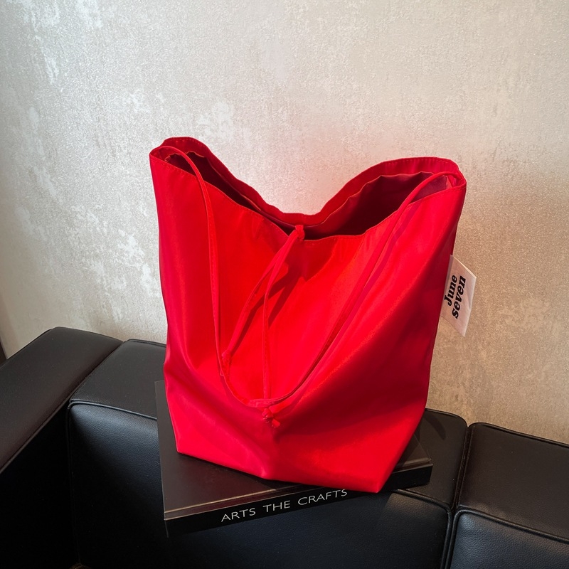 Nylon bucket torba za ramena, poliester podstava, otvor šnrovima i kopčom, jedna naramenica
