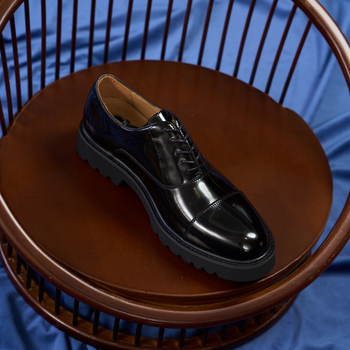 Formalne muške kožne cipele — gornji dio od prve sloj teleće kože, đon od pjene kaučuka, vezanje na vezice, okrugla vrh, podstava od zečje dlake