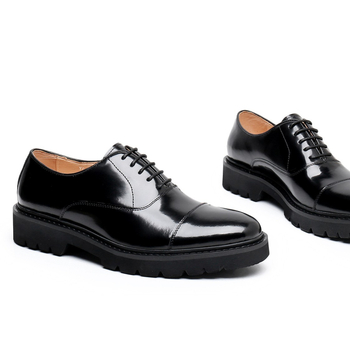 Formalne muške kožne cipele — gornji dio od prve sloj teleće kože, đon od pjene kaučuka, vezanje na vezice, okrugla vrh, podstava od zečje dlake