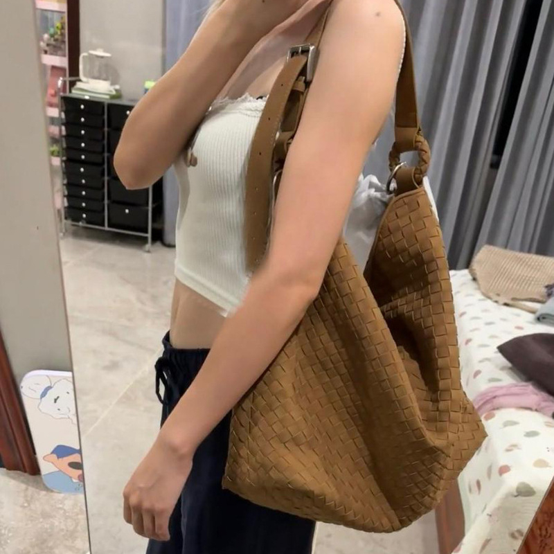 Annmuu Tote torba - PU materijal, unutarnja podstava od suedea, magnetsko zatvaranje, džep sa zatvaračem