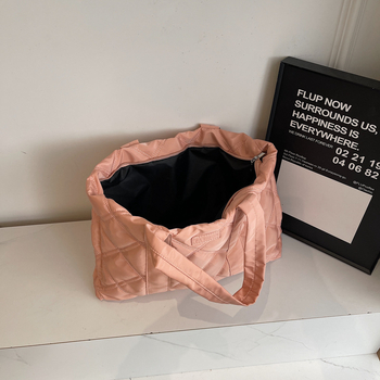 Xiaoxuan prešivana Tote torba s zatvaračem na zip, unutarnja džep s zipom i džep za ID, za svakodnevnu upotrebu