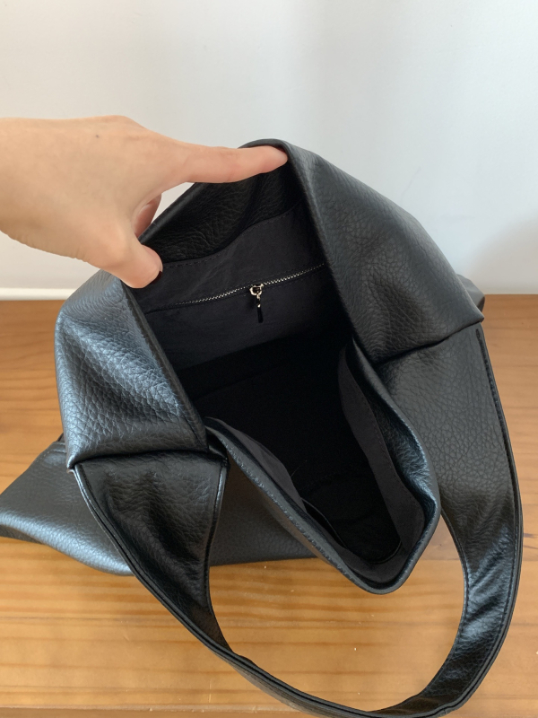 Torba za rameno Hobo s urbanom jednostavnošću, PU materijal, poliester podstava, horizontalan kvadratni oblik, zatvaranje poklopcem, unutarnji džep sa zipom i džep za telefon, jedna naramenica