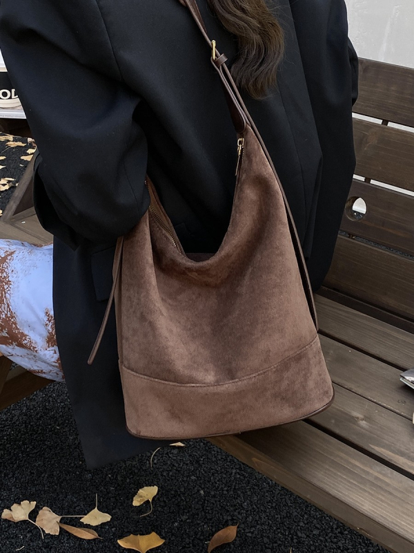 Velurna bucket torba, gradski jednostavan stil, zatvaranje na zip, unutarnji džep sa zipom, s jednom naramenicom