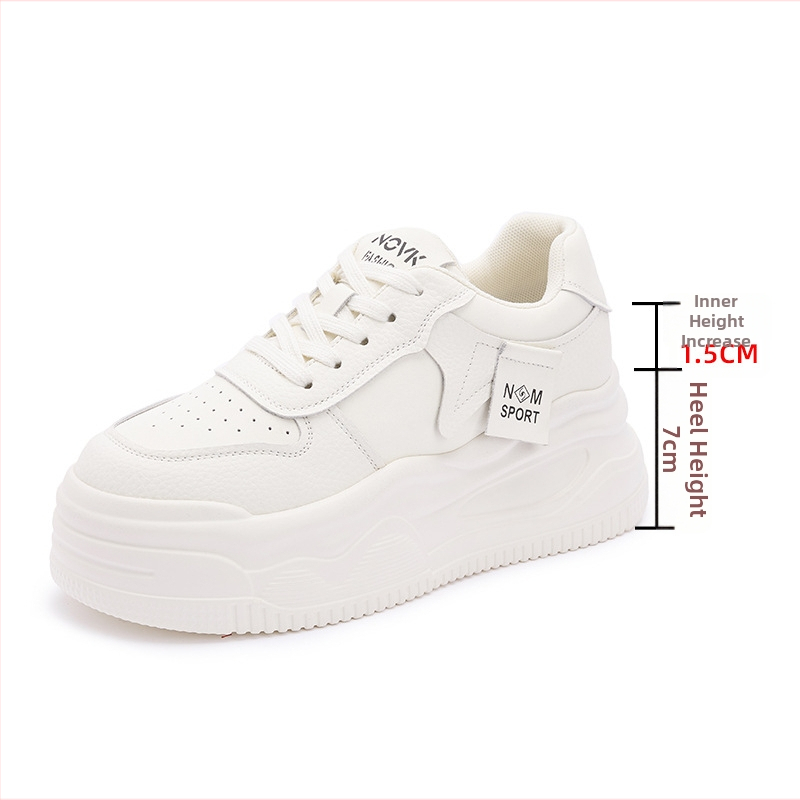 Női casual sportcipő rejtett magasságot növelő sarkúval és vastag talppal, fűzővel, felsőrész: szuper rost, belső: természetes bőr, talp: poliuretán.