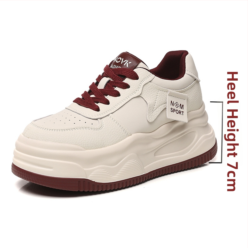 Női casual sportcipő rejtett magasságot növelő sarkúval és vastag talppal, fűzővel, felsőrész: szuper rost, belső: természetes bőr, talp: poliuretán.