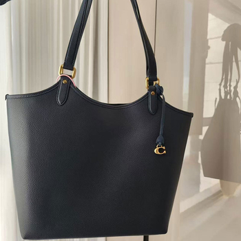 PVC tote torba s vintage floral uzorkom, magnetsko zatvaranje, jedna naramenica, podstava od poliester-bavlna, unutarnji džepovi: džep za dokumente i džep sa zatvaračem
