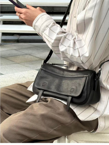 Messenger torba od mikrovlaknaste kože, commuter stil, vodoravni kvadratni oblik, magnetsko zatvaranje, džep za telefon