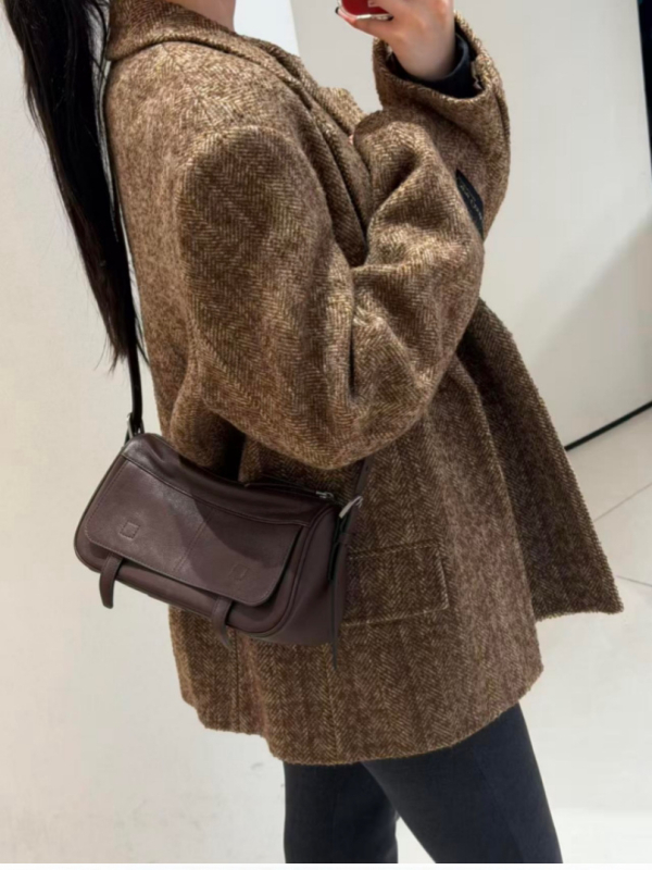 Messenger torba od mikrovlaknaste kože, commuter stil, vodoravni kvadratni oblik, magnetsko zatvaranje, džep za telefon