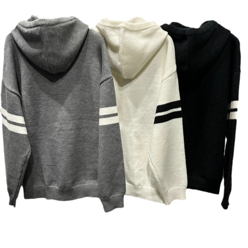 Cardigan stil džemper s kapuljom, slobodan kroj, zip zatvarač, dugi rukavi, vuneno-viskozna smjesa.