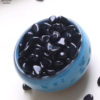 Pietriș natural de obsidian pentru acvariu – decor pentru peisaj, granule cristaline, design geometric, stil modern minimalist; ambalaj carton.