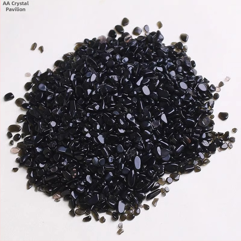 Pietriș natural de obsidian pentru acvariu – decor pentru peisaj, granule cristaline, design geometric, stil modern minimalist; ambalaj carton.