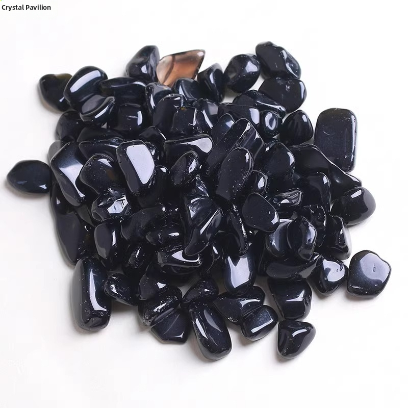 Pietriș natural de obsidian pentru acvariu – decor pentru peisaj, granule cristaline, design geometric, stil modern minimalist; ambalaj carton.