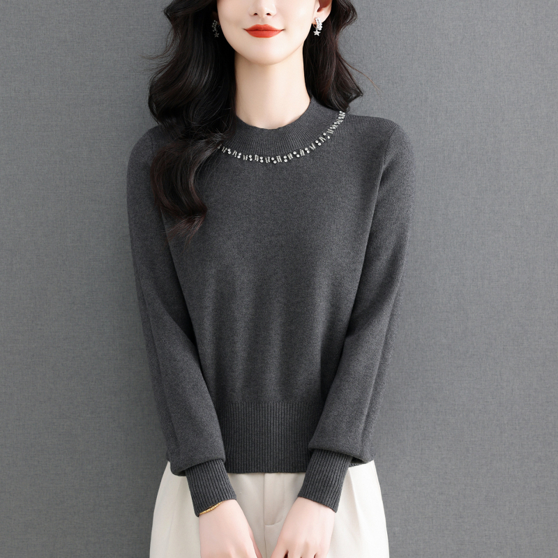 Ženski džemper s perlama, s polu-visokim ovratnikom, debeli pleteni materijal, dugi rukavi