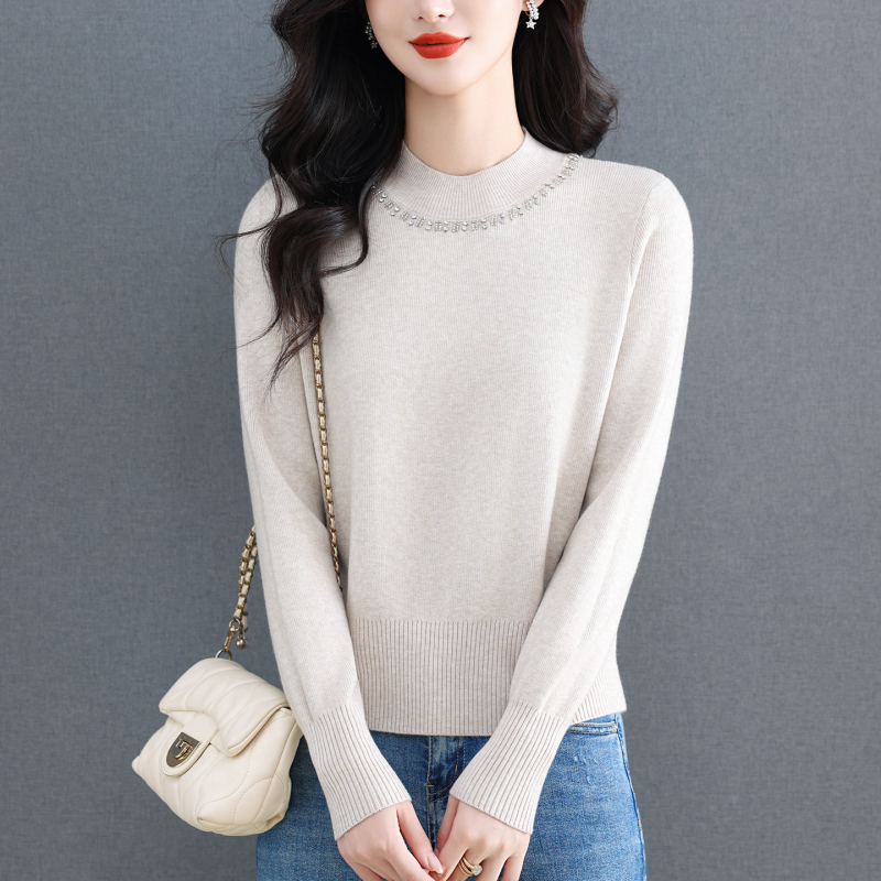 Ženski džemper s perlama, s polu-visokim ovratnikom, debeli pleteni materijal, dugi rukavi