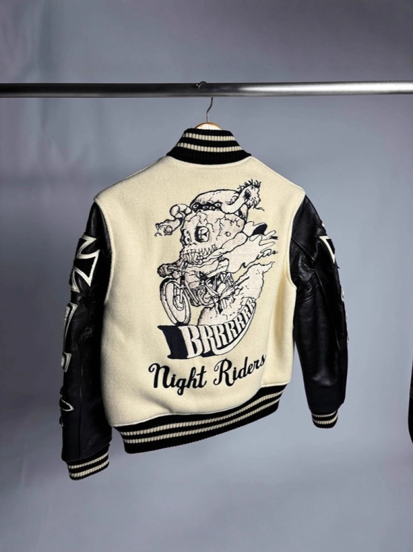 Baseball kabát koponya-lovag motívummal, patchwork bőr panelokkal, laza szabás, állógallér, gyapjú anyag