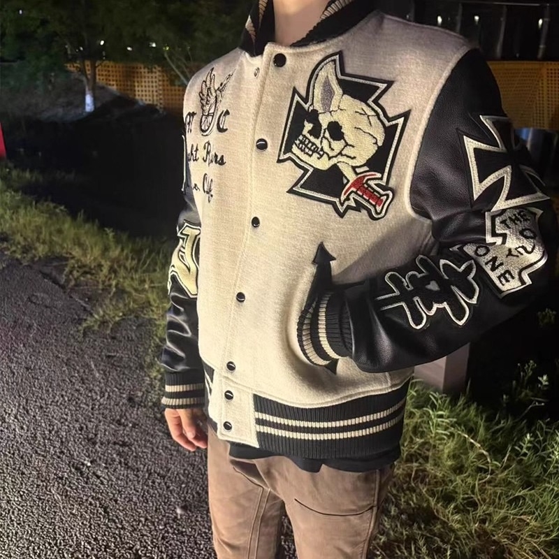 Baseball kabát koponya-lovag motívummal, patchwork bőr panelokkal, laza szabás, állógallér, gyapjú anyag