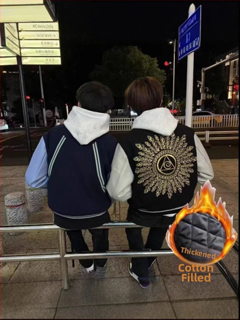 PU kožené bomber sako so stojacim golierom, zapínanie na jeden riadok, voľný strih, výšivka