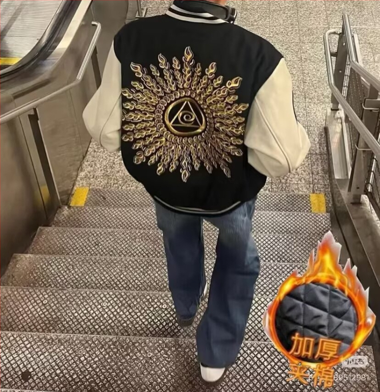 PU kožené bomber sako so stojacim golierom, zapínanie na jeden riadok, voľný strih, výšivka