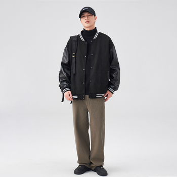 Jakna od poliesterskog vlakna sa stojećim ovratnikom, color-block uzorak, slobodan kroj, dugi rukavi, podstava poliester