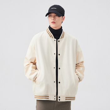 Jakna od poliesterskog vlakna sa stojećim ovratnikom, color-block uzorak, slobodan kroj, dugi rukavi, podstava poliester