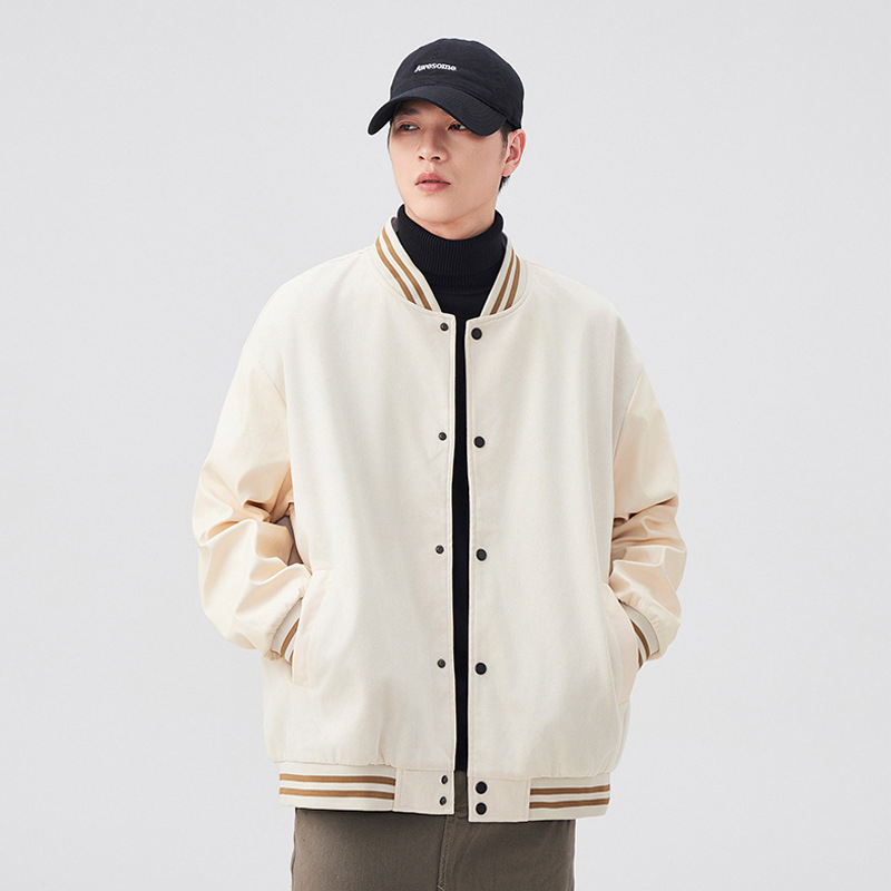 Jakna od poliesterskog vlakna sa stojećim ovratnikom, color-block uzorak, slobodan kroj, dugi rukavi, podstava poliester