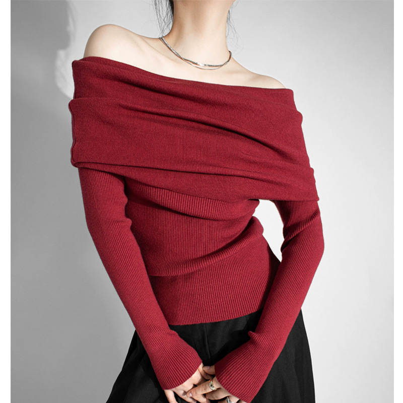 Пуловер трикотаж от полиестер-вискозна смес, едноцветен, плътен, дълги ръкави, право кроя