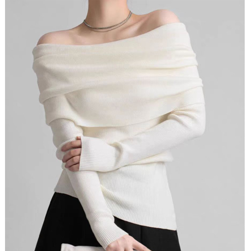 Пуловер трикотаж от полиестер-вискозна смес, едноцветен, плътен, дълги ръкави, право кроя