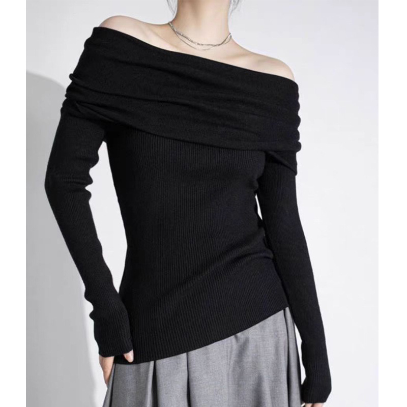 Пуловер трикотаж от полиестер-вискозна смес, едноцветен, плътен, дълги ръкави, право кроя