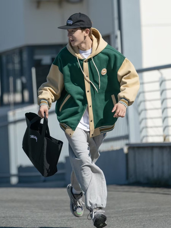 Jakna s kapuljom u streetwear stilu, labav kroj, akrilna tkanina, dugi rukav, za proljeće i jesen