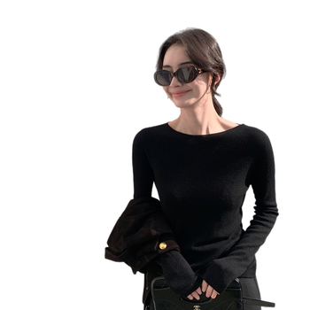 Ženski vuneni pulover, tanak pleteni materijal, uski kroj, dugi rukavi, ovratnik u jednoj liniji