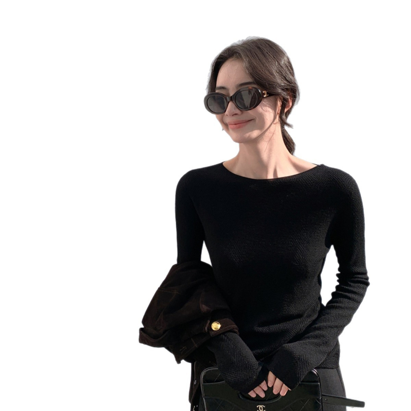 Ženski vuneni pulover, tanak pleteni materijal, uski kroj, dugi rukavi, ovratnik u jednoj liniji