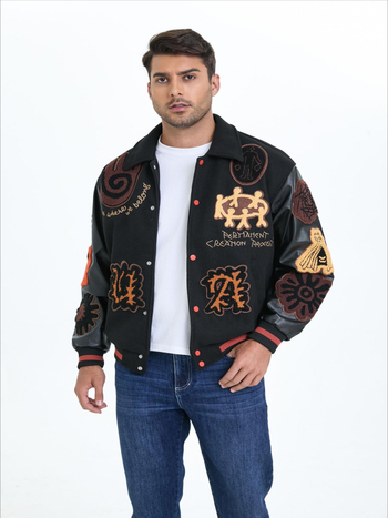 Férfi retro hímzett baseball kabát – lazább szabás, reveres gallér, egysoros gombolás, geometrikus mintázat, gyapjés anyag 70% poliészterrel, tavasz 2025