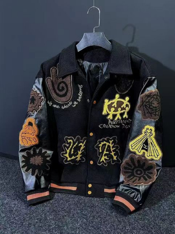 Férfi retro hímzett baseball kabát – lazább szabás, reveres gallér, egysoros gombolás, geometrikus mintázat, gyapjés anyag 70% poliészterrel, tavasz 2025