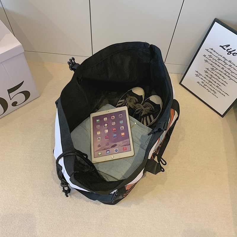 Unisex crossbody torba 20–35L, Oxford tkanina, prozračna podstava, anime uzorak