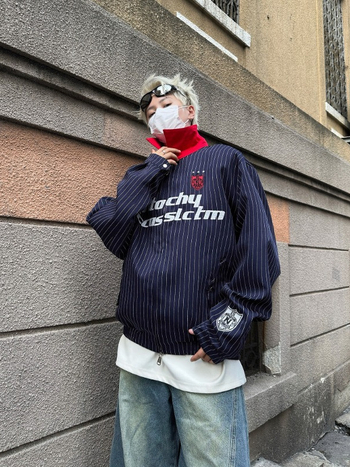 Jakna baseball u američkom retro stilu s prugama, slobodan kroj, zatvaranje na zip, corduroy tkanina