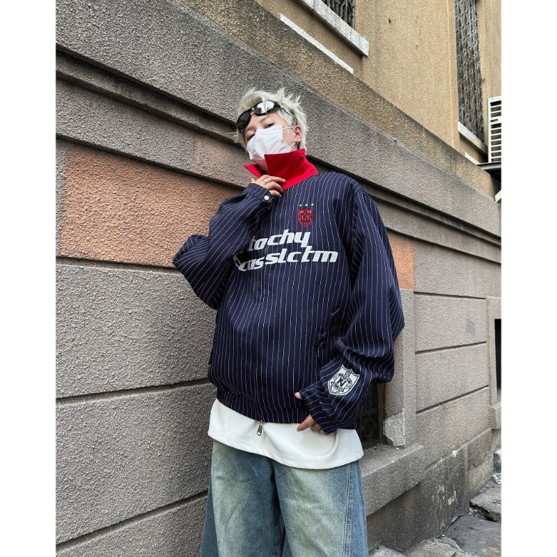 Jakna baseball u američkom retro stilu s prugama, slobodan kroj, zatvaranje na zip, corduroy tkanina