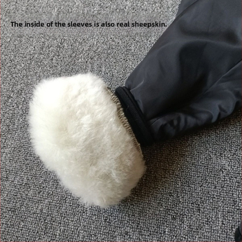 Kožna jakna od prave kože (sheepskin), zimska sezona, zatvarač na zip, kratka dužina ≤40 cm, poslovno casual stil
