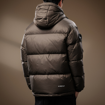 Muška down jakna s kapuljom, dužeg kroja, opuštene siluete, punilo 150–200 g