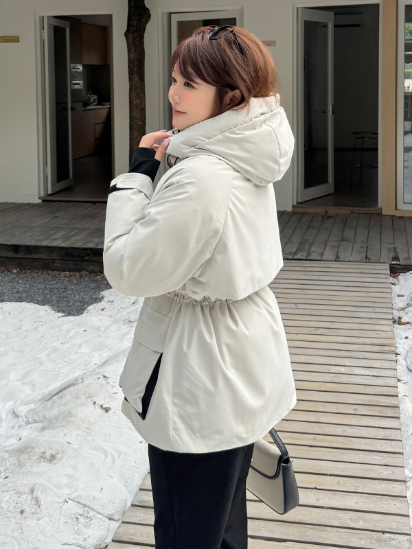 Parka cu talie strânsă, glugă, lungime medie, 86–90% puf de rață, fermoar