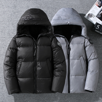 Jachetă de iarnă cu puf, glugă, croială lejeră, umplutură din puf de rață alb, conținut puf 86–90%, fluență 650, izolație groasă