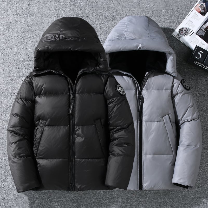 Jachetă de iarnă cu puf, glugă, croială lejeră, umplutură din puf de rață alb, conținut puf 86–90%, fluență 650, izolație groasă