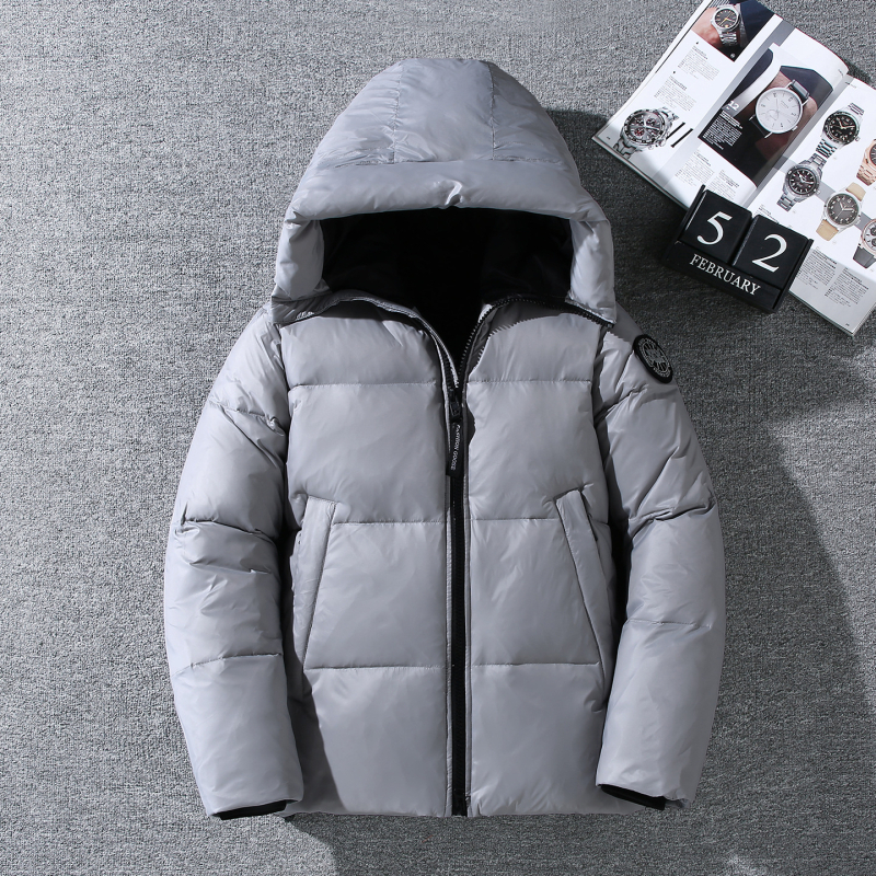 Jachetă de iarnă cu puf, glugă, croială lejeră, umplutură din puf de rață alb, conținut puf 86–90%, fluență 650, izolație groasă