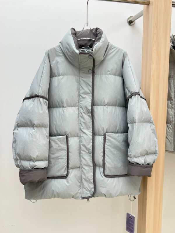 Ženska puffer jakna s debelim izolacijom, stojeći ovratnik, srednja duljina, zatvarač