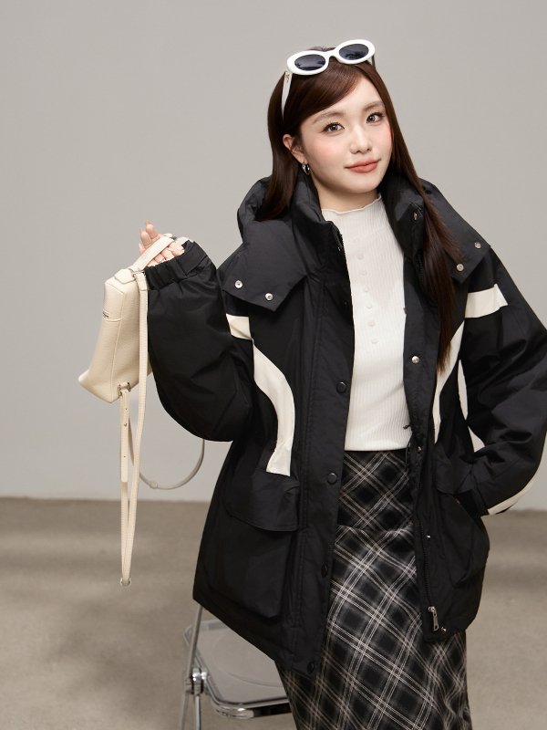 Geacă puf cu glugă pentru iarna 2025, design casual în stil workwear, umplutură din puf de rață alb, material principal 95% poliester, lungime medie, croială lejeră