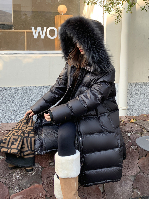 Geacă lungă de iarnă cu grafen, glugă, guler din blană raccoon; puf 51–55%, umplutură 301–350 g; slim fit; iarna 2025