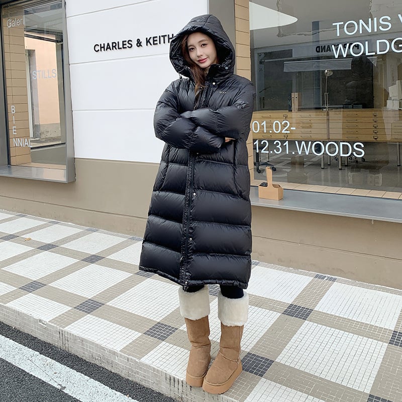 Geacă lungă de iarnă cu grafen, glugă, guler din blană raccoon; puf 51–55%, umplutură 301–350 g; slim fit; iarna 2025