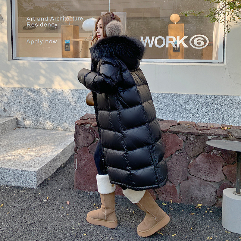 Geacă lungă de iarnă cu grafen, glugă, guler din blană raccoon; puf 51–55%, umplutură 301–350 g; slim fit; iarna 2025