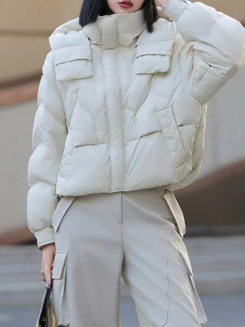 Ženska jakna od patinog perja s punilom od patjeg perja, postotak perja 51–55%, najlon materijal, kapuljača, duljina 50–65 cm